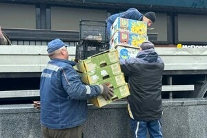 Столичні комунальники знову взялися за стихійну торгівлю у підземних переходах (фото)