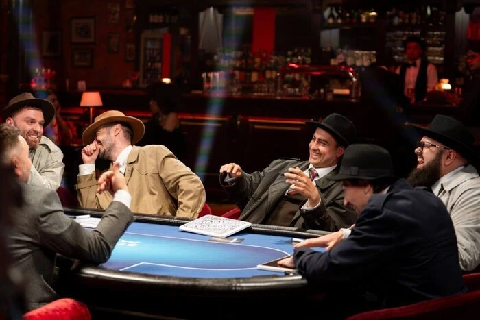 Популярний YouTube-канал, який продюсував Міндіч, зупинив роботу