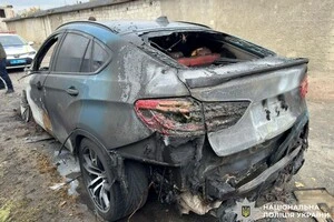 Підпал автівок в Оболонському районі: поліція затримала 18-річного юнака (фото)