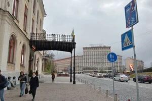 Національна філармонія України розташована за адресою Володимирський узвіз, 2