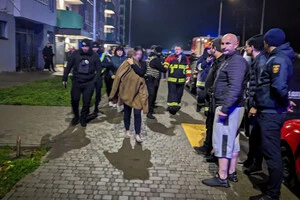 Рятувальники деблокували двері, евакуювали з будинку 62 мешканців