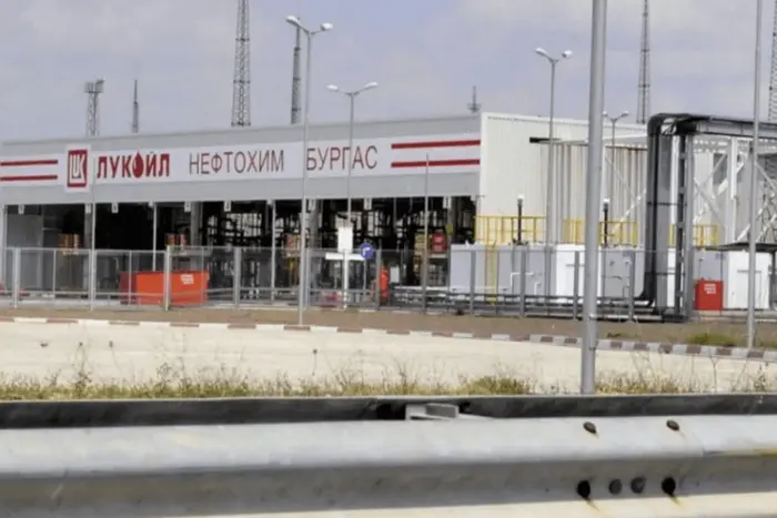 Болгарський парламент подолав вето президента на управління НПЗ «Лукойла»