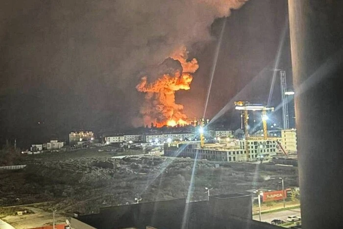 Дрони атакували нафтобазу у Новоросійську (відео)