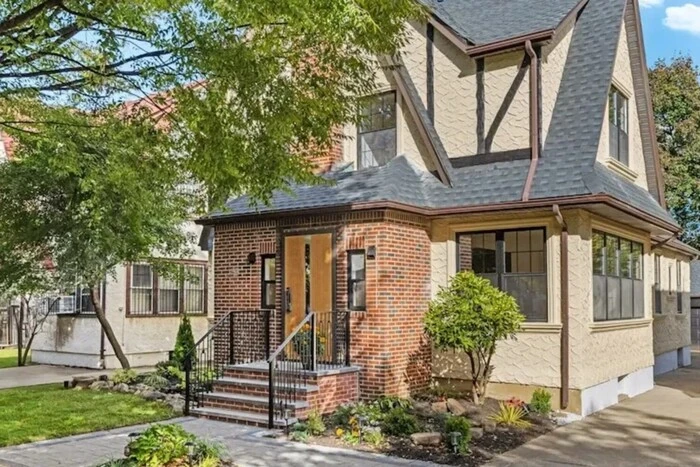 Будинок у Нью-Йорку, в якому народився Трамп, виставлено на продаж