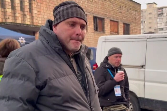 Під час обстрілу Києва плита впала на ліжко і вбила літню пару (відео)