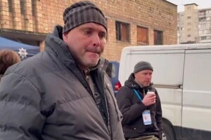 Під час обстрілу Києва плита впала на ліжко і вбила літню пару (відео)