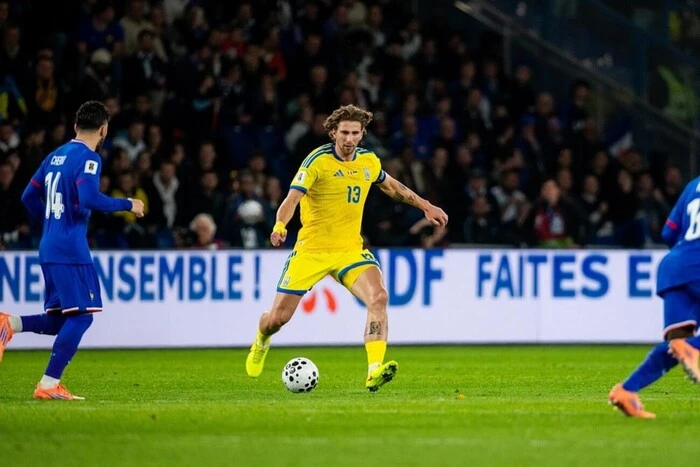 Українські вболівальники скандували знамениті слова на трибунах Парк-де-Пренс