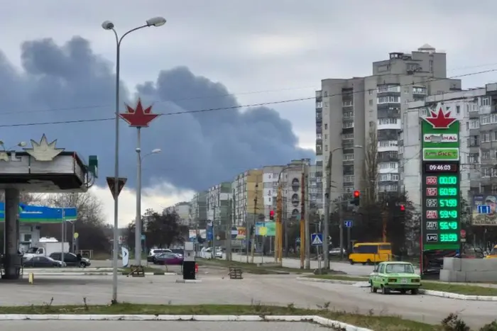 Суми затягнуло димом після атаки РФ: влада звернулася до місцевих