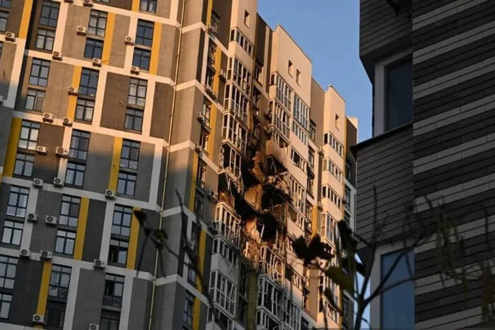 Нічна атака на Київ: з’явилися кадри зсередини зруйнованого будинку (фото)