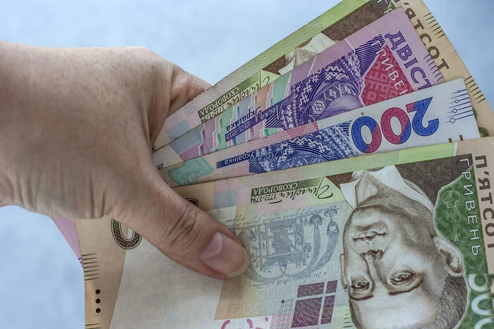 Чому пенсії українських жінок нижчі, ніж у чоловіків