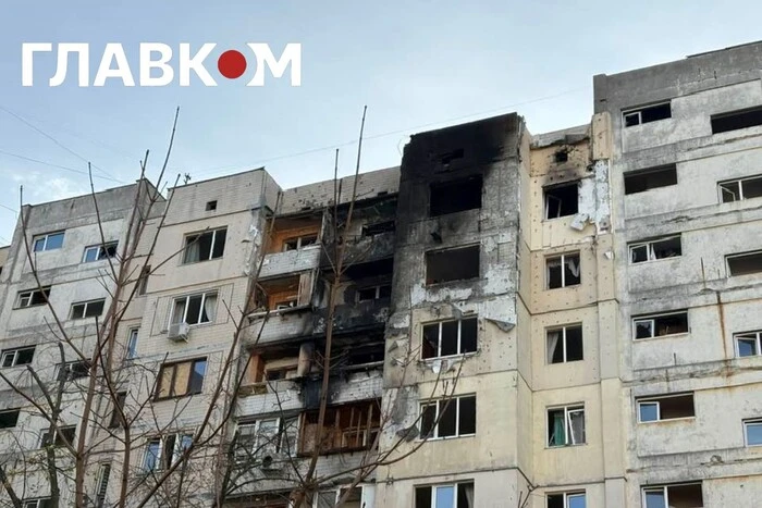 Влучання дрона у дев'ятиповерхівку на Оболоні: що відбувається біля пошкодженого будинку