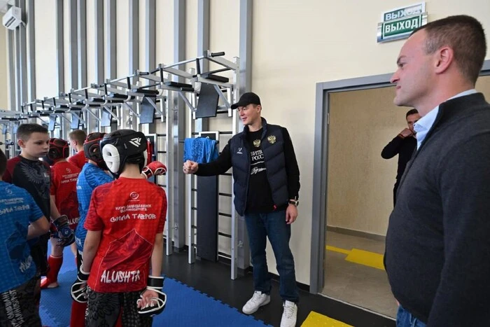 МОК відмовився коментувати незаконний візит керівника російського спорту в анексований Крим