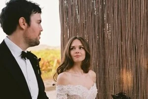 «Я вийшла заміж за найкращого друга»: донька Антоніо Бандераса вперше показала весільні фото