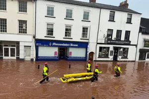 Шторм «Клаудіа» накрив Європу: у Португалії є загиблі, у Британії оголосили евакуацію
