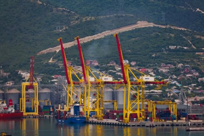 Найбільший російський порт відновив завантаження нафти після української атаки – Reuters