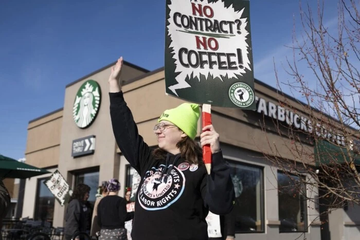 Нові мери Сіетла та Нью-Йорка бойкотують каву зі Starbucks