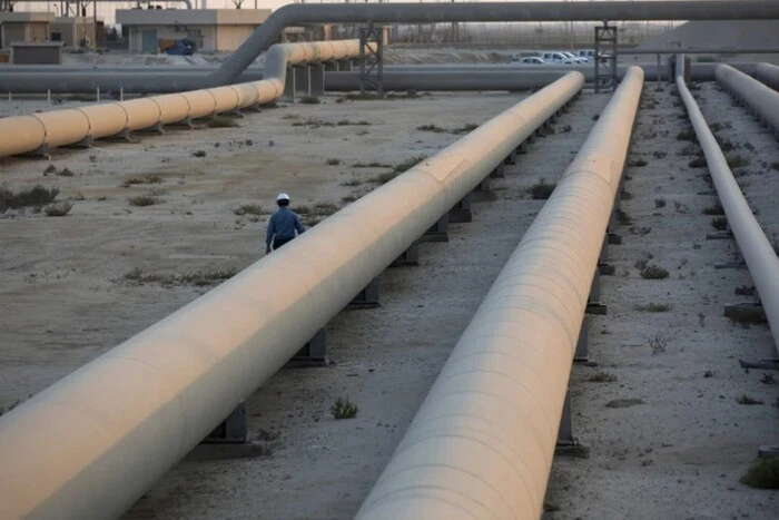 Ціни на паливо злетіли: атаки на інфраструктуру РФ вплинули на гаманці американців