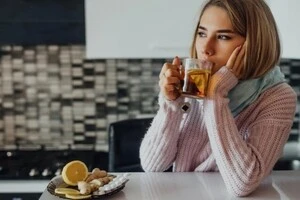 Лікарка пояснила, чому ми їмо більше взимку