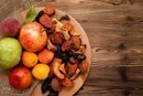 Дієтологи порівняли свіжі фрукти та сухофрукти: що корисніше