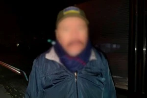 На Печерську поліція затримала таксиста, який поєднував роботу зі збутом наркотиків