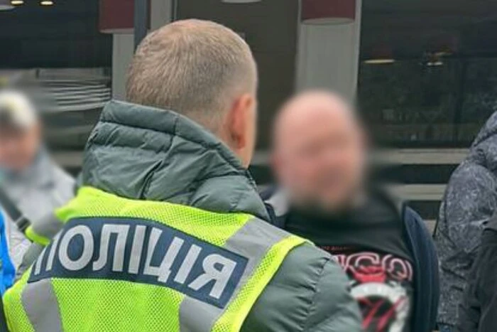 Поліція викрила киянина, який за $25 тис. «працевлаштовував» до спецслужби