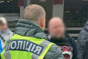 Поліція викрила киянина, який за $25 тис. «працевлаштовував» до спецслужби