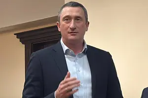 Олексій Чернишов відмовився відповідати на запитання журналістів про те, чи має він знайомство з бізнесменом Тимуром Міндічем