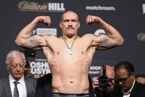Усик відмовився від титулу WBO та втратив звання абсолютного чемпіона