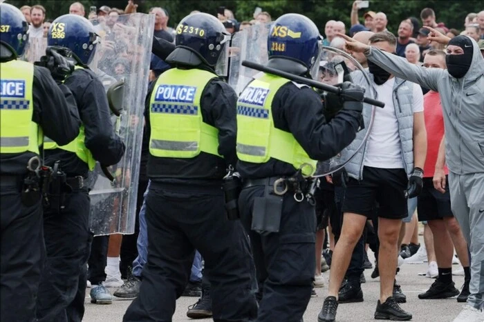 У Британії мігрантам загрожує конфіскація коштовностей