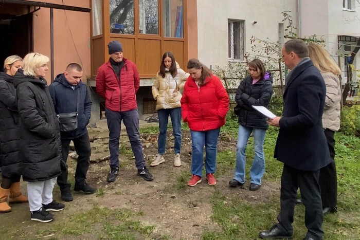 В Івано-Франківську місцеві виступили проти встановлення пандуса для дитини з інвалідністю (фото)