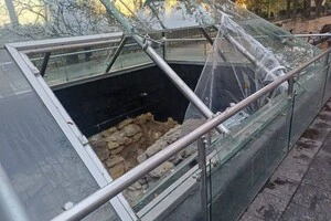 В Одесі розтрощили скляний купол музею просто неба, що на Приморському бульварі