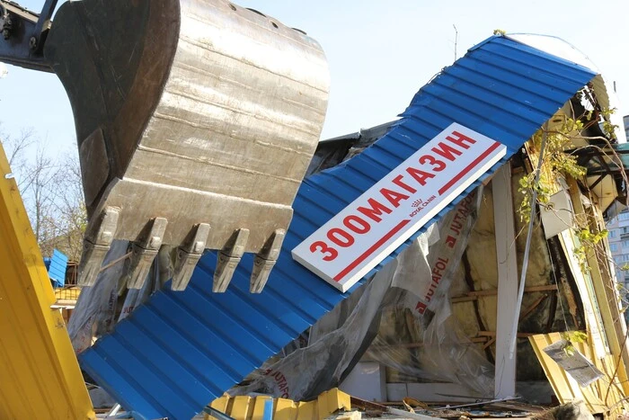На Виноградарі рекордними темпами демонтовано ринок (фото)