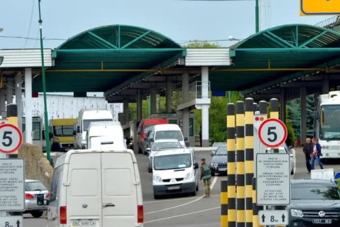 50 українців депортованих зі США повернулися до України