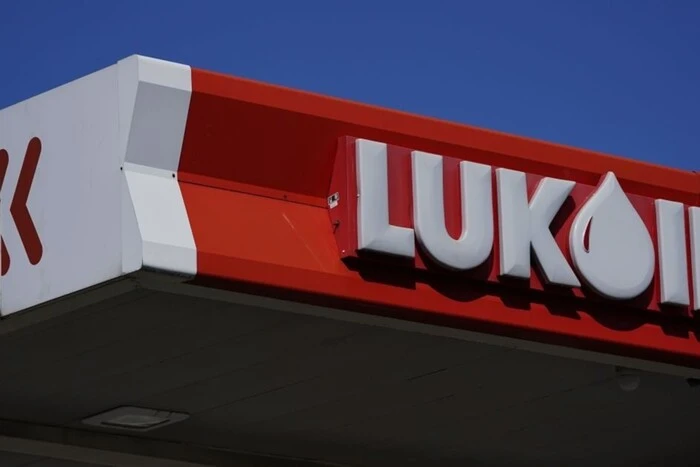 Bloomberg: Енергогіганти світу претендують на міжнародні активи російського «Лукойлу»