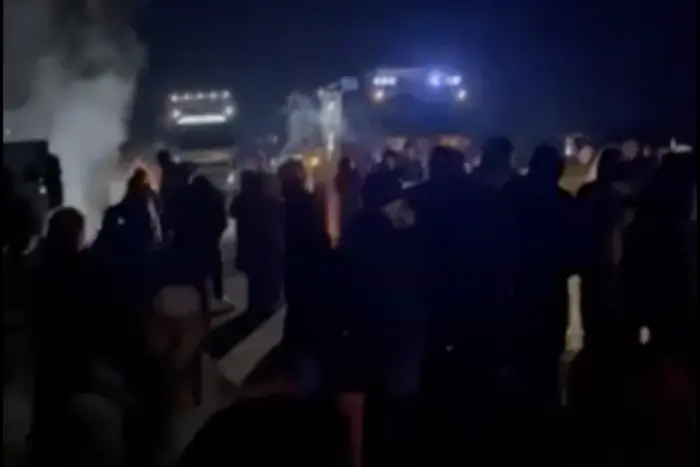 Спалах гепатиту А на Закарпатті: місцеві жителі перекрили дорогу через введення карантину