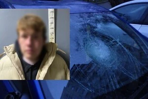 У Києві юнак сидів на даху авто і молотив у скло ногами: що він розповів поліцейським