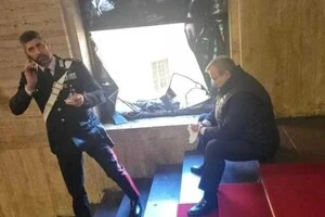 Італійський посадовець висловив «глибокий жаль із приводу пошкоджень», які він завдав через своє падіння