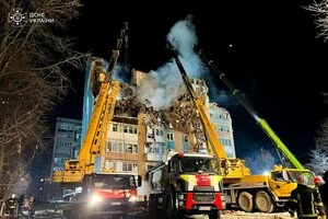 У Тернополі тривають пошуково-рятувальні роботи на місці російського удару