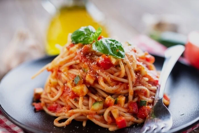 Скандал у Брюсселі: Рим вимагає вилучити псевдоіталійські соуси з магазину Європарламенту