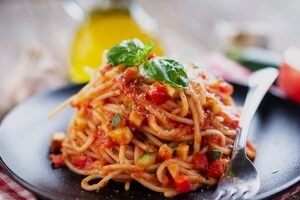 Скандал у Брюсселі: Рим вимагає вилучити псевдоіталійські соуси з магазину Європарламенту