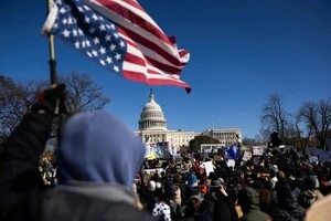У Вашингтоні американці розпочали масові протести з вимогою імпічменту Трампа