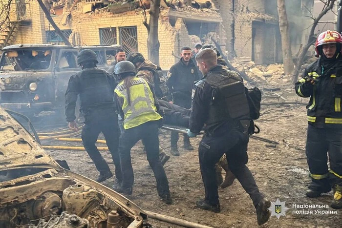 Поліція показала перші хвилини після ракетного удару по Тернополю (відео)