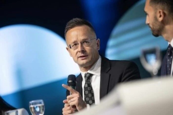 Сійярто закликав ЄС призупинити фінансову допомогу Україні після корупційного скандалу