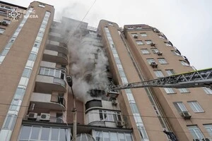  У Шевченківському районі на Кудрявському узвозі вибухнула зарядна станція