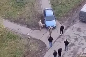 «Не стримав емоцій». Київський ТЦК пояснив, чому військовий бив по цивільній машині