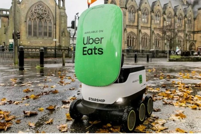 Кінець кур'єрів? Uber переходить на роботизовану доставку у Європі