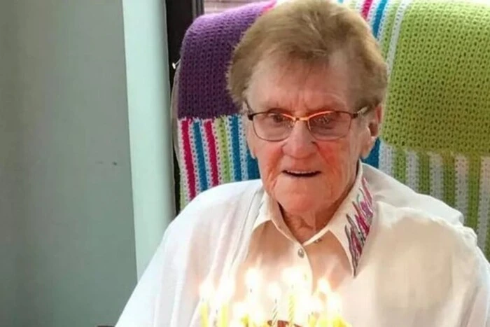 Цигарки та віски: столітня ірландка розкрила секрет довголіття