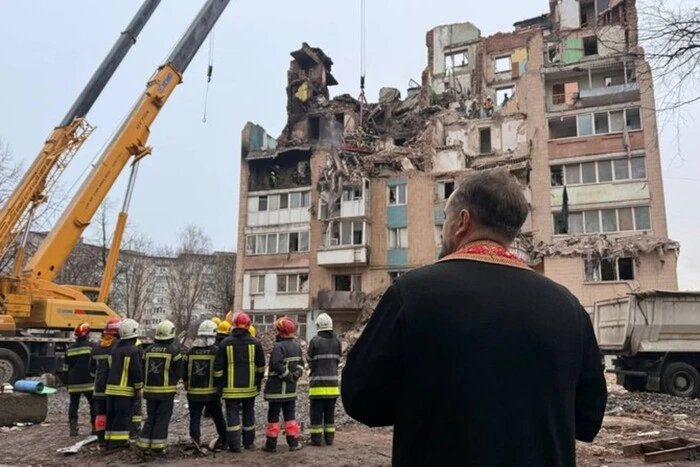 У Тернополі знайдено тіла матері та двох дітей серед руїн зруйнованого будинку