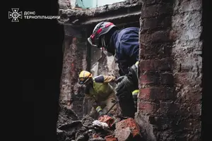 Третя доба пошукових робіт у Тернополі, розмова Зеленського та Венса. Головне за 21 листопада