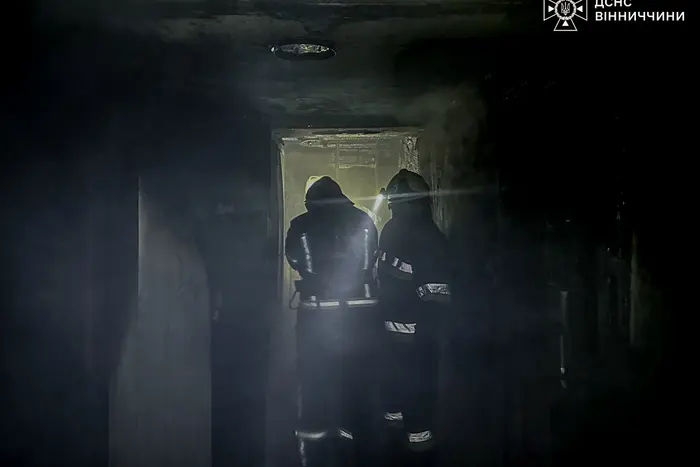 На Вінниччині в будинку багатодітної родини спалахнула пожежа (фото)